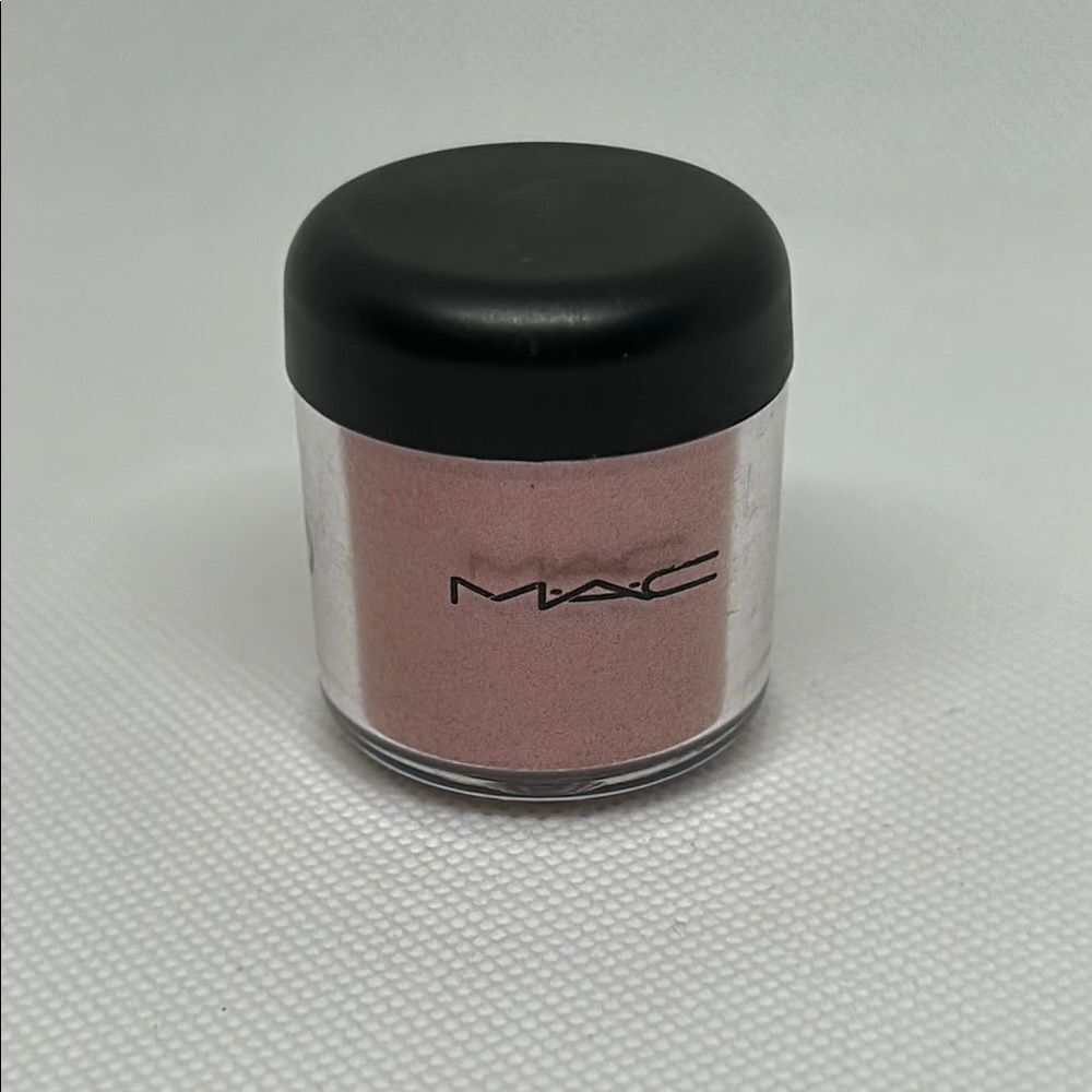 🌈🌈🌈(5 for 100$) MAC Cosmetics Loose Powder in Soft Pink .26oz full size